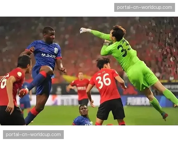 成都蓉城为备战与上海申花的比赛,进行封闭战术演练 成都蓉城为备战与上海申花的比赛,进行封闭战术演练