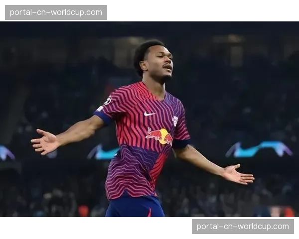 特写:当对手门将开大脚,莱比锡前锋奥蓬达的第一次启动与拦截 特写:当对手门将开大脚,莱比锡前锋奥蓬达的第一次启动与拦截