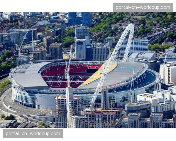 布达佩斯承办欧冠决赛的经济与文化效应：本地足球产业与国际赛事接轨机遇